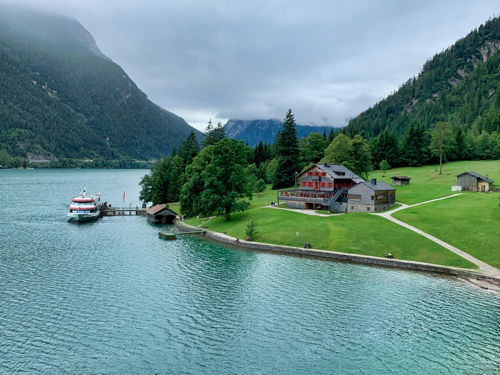 datingscout-RlQ29vvbU2Q-unsplash